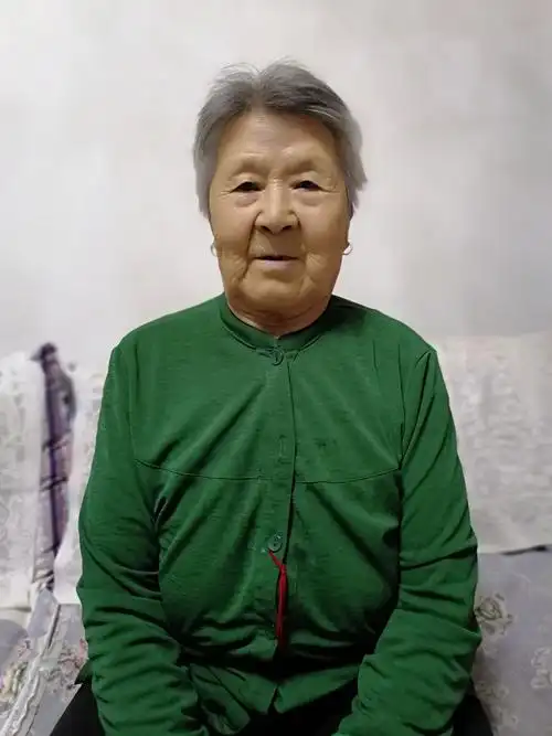 陪八十八岁的老婆婆小区随拍