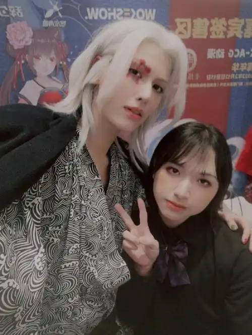 当女装大佬排卡琳娜