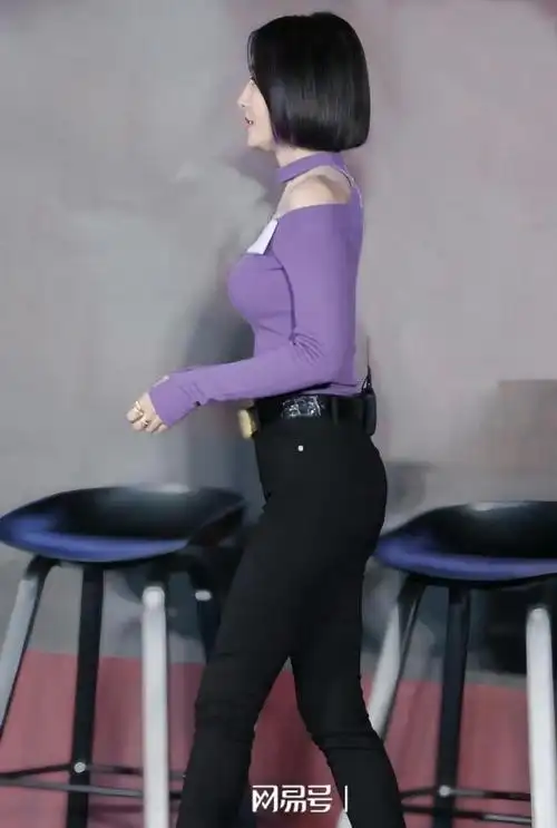 身材曲线热辣, 魅力横扫40 的女明星!