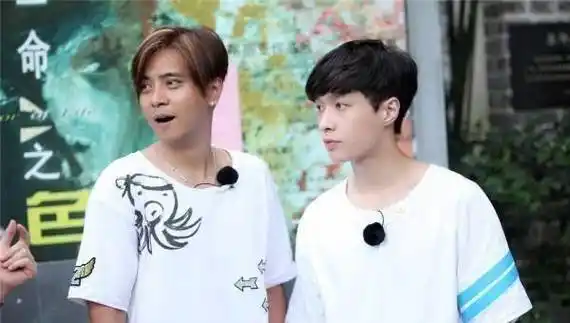 孙红雷获"综艺新人奖",被张艺兴调侃,送句很老的祝福可还行?