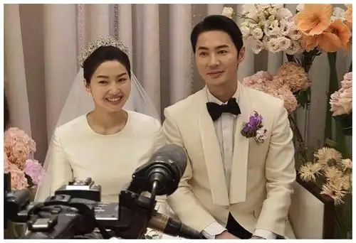 韩国男神junjin顺利完婚,空姐妻子气质出众身材微胖|神话组合|空姐