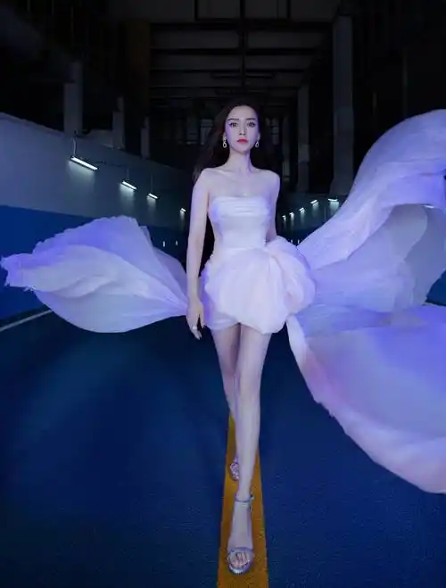 杨颖的颜值和身材一直都是非常值得肯定的,不管是在生图的冲击下,还是