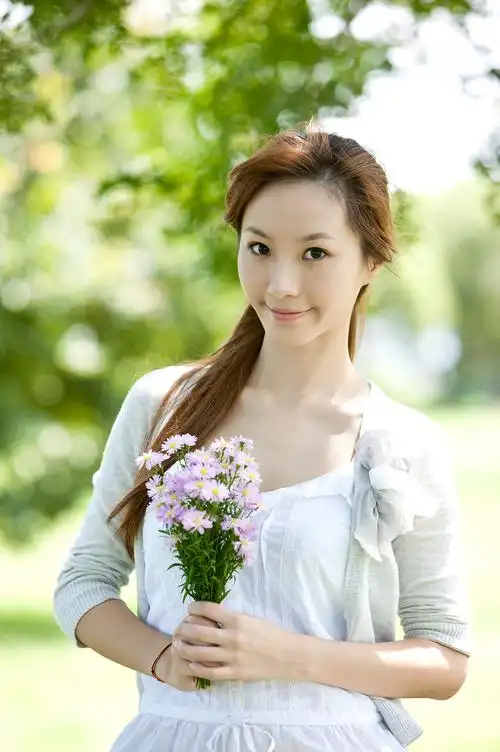 "自然美女"是假的,脸大嘴厚,小眼黑皮,生图揭露"人间真实"