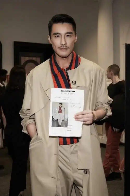 伦敦时装周大使胡兵英国走秀培育时尚新生力量