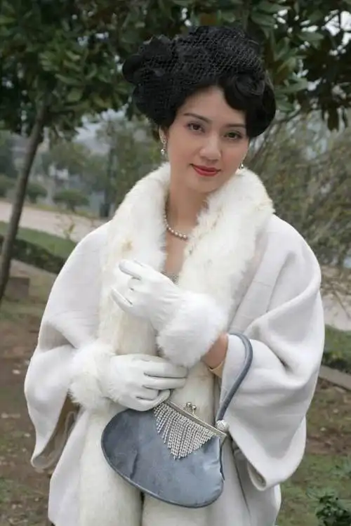 电视剧《东方霸主》中,有一位内地观众很熟悉的香港女演员,她就是洪欣