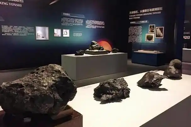 她是一位90后的陨石猎人,5年时间在罗布泊走遍了13万公里,期间她一共