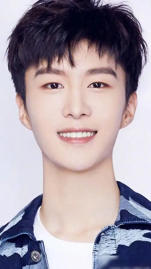 范丞丞绝美图集来啦风格多变让人眼前一亮