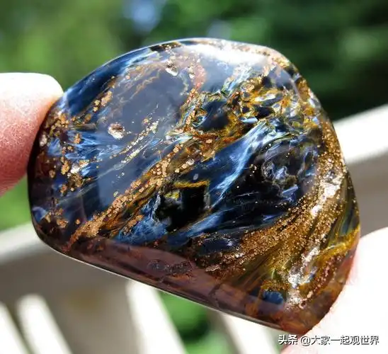 世界上最美丽的50种石头,不但外观艳丽,而且价值不菲(世界上最美的