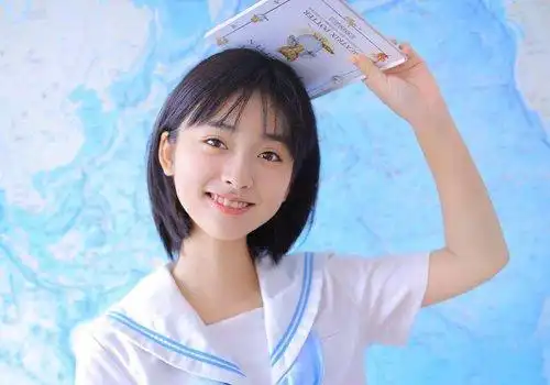 初中女生梳黑短直最是清新婉约 2020年初中女生较火露耳短发梳法_发型