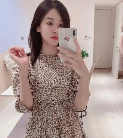 陈赫怕是捡到宝了?瞧瞧张子萱穿上芭比粉袜的腿,哪像俩孩子的妈_身材_