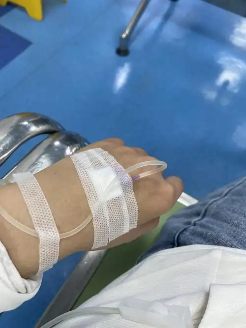 江湖救急求女生手的打针图片