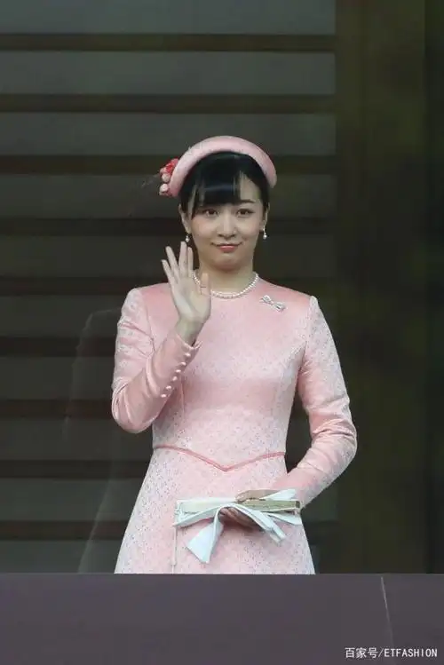 日本最美公主佳子公主首次出访全程甜笑举止高雅 展现不凡的风范