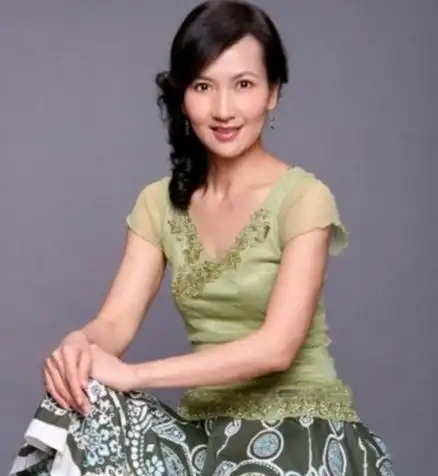 间接结识了马清伟夫妇,后来马清伟向妻子陈美琪表示关之琳喜欢自己