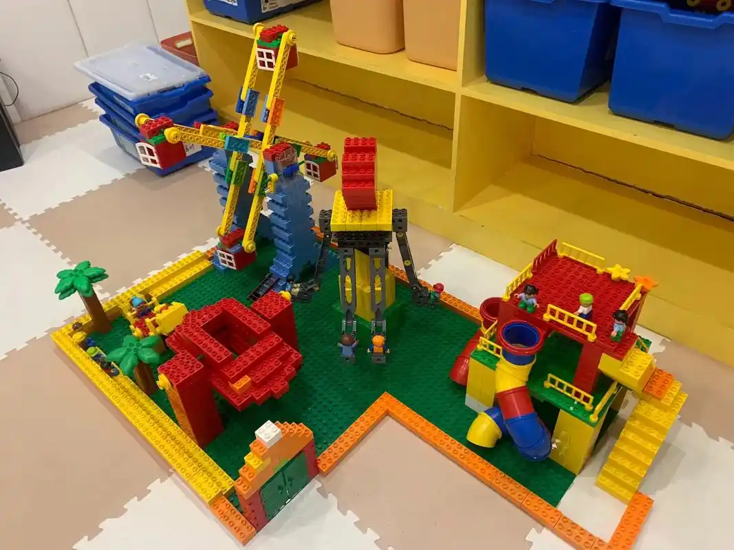 乐高大颗粒儿童游乐园.跷跷板 摩天轮 旋转飞椅 滑滑梯 海盗 - 抖音