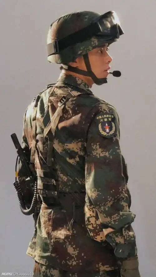 李易峰军装照是什么水平?