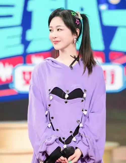杨紫越来越美了,老气的"紫色",她穿上就很高级_凯迪网资讯