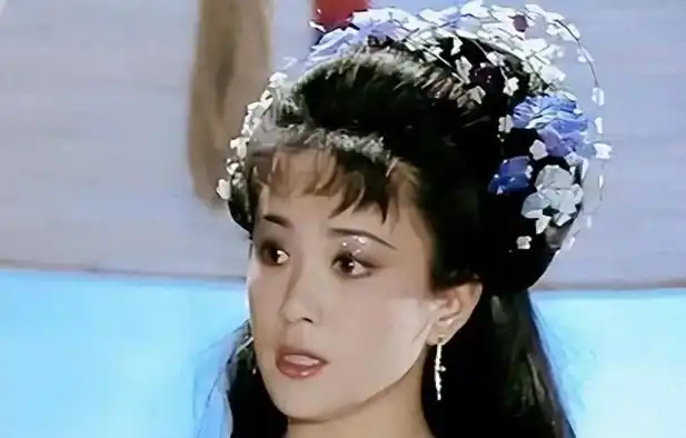 《封神榜》被誉为"最美妲己"的傅艺伟,被曝其30岁的独子不幸因病早逝