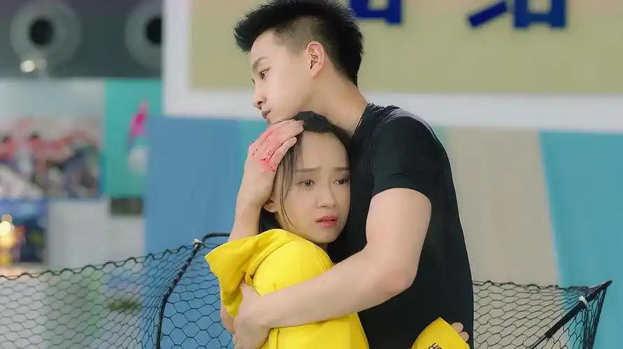 追球:齐景浩霸气抱住颜晓希,他宠溺的表情,颜晓希在怀中慌乱