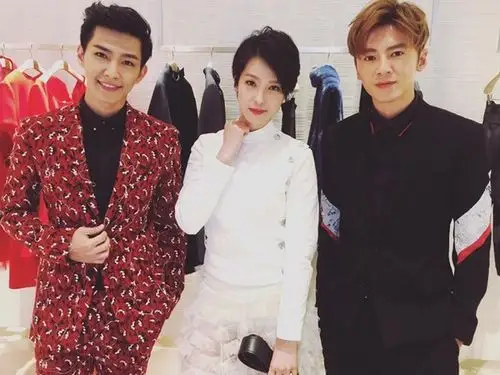 赖雅妍帅炸合体炎神,李国毅!迷妹疯了:高颜值男神团