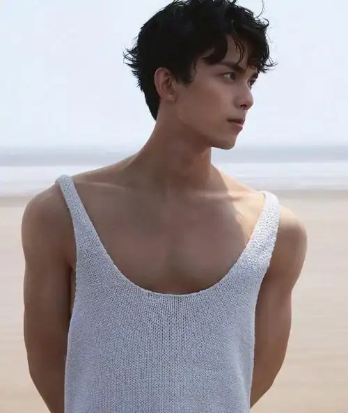 原创吴磊西装半永久吧一个霸总造型要了大家的命网上一片焦土啊