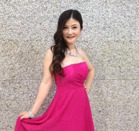 一代经典《妈妈的吻》歌手隐退后经商惨败,50岁依然未婚_朱晓琳