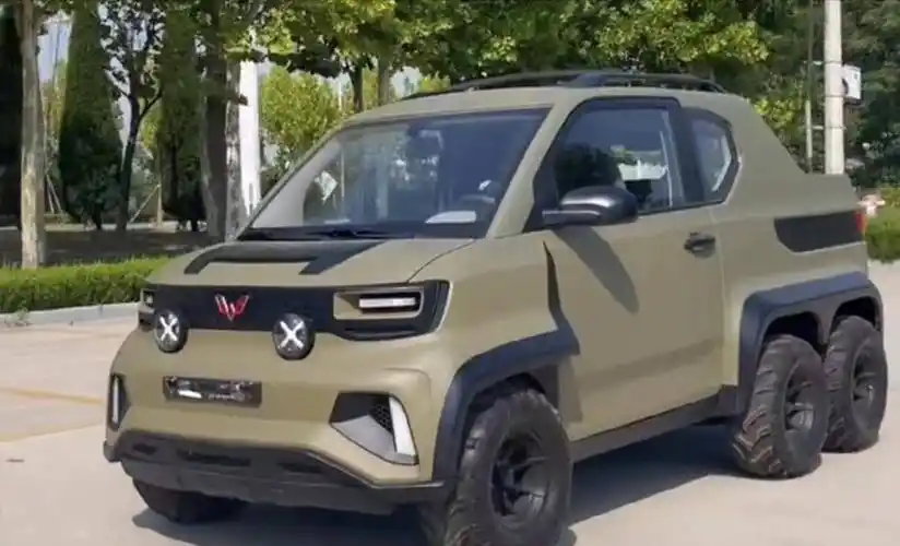 五菱宏光miniev 6轮小皮卡实拍,外观比敞篷版更拉风,又是爆款?