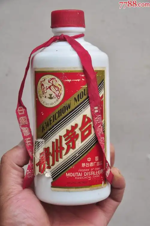 飞天茅台小酒瓶