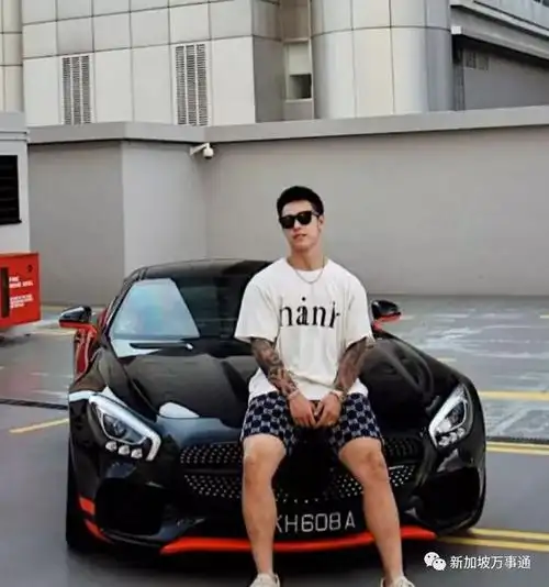 新加坡男网红靠"卖肉"发福利赚钱,18 照片不忍直视!