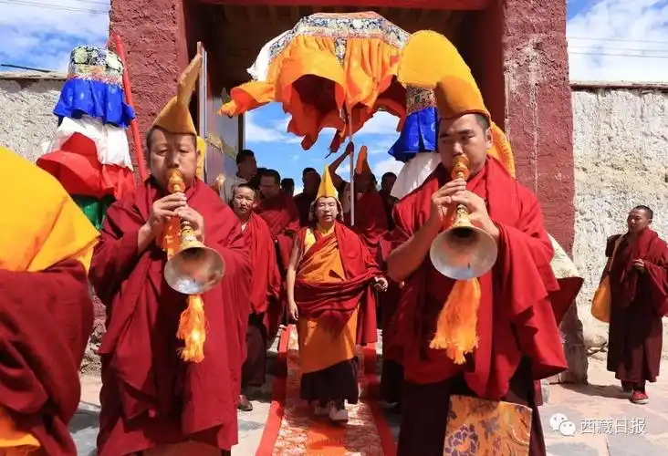 图集| 十一世班禅大师:访米拉日巴故居 望边寨时代新风貌