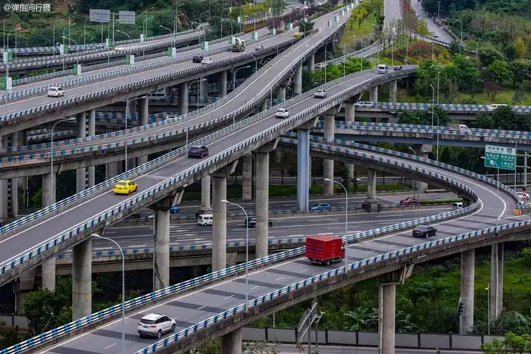 中国最复杂的立交桥,共有5层超20个匝道口,本地司机也常被绕晕