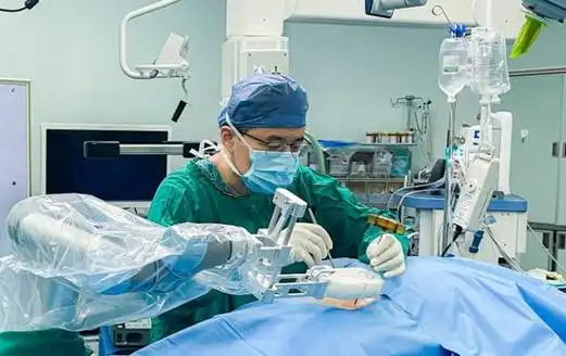 机器人开导航 73岁大爷"老腰"从开大刀到微创|手术|腰椎|切口|骨伤科