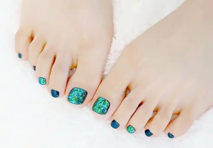 2021最新款显白亮片脚美甲,图片,脚指甲美甲-lomo美甲