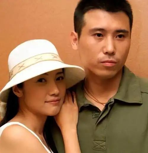 "星二代"李乃文:20年不温不火,与颜丙燕意难平,48岁终结婚