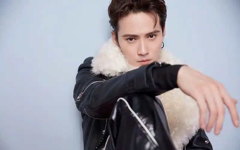 徐正溪冷峻帅气写真图片桌面壁纸