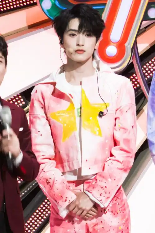 严浩翔湖南卫视元宵喜乐会##时代少年团新歌首秀