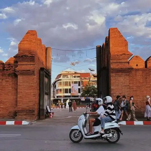 来清迈一定不能错过的塔佩门周日夜市