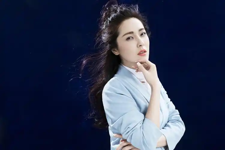 【1976】曾黎,毕业于中央戏剧学院表演系,代表作《男才女貌》