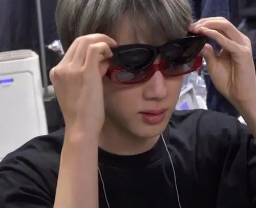 解锁世界靓仔金硕珍的时尚单品眼镜篇上热搜了