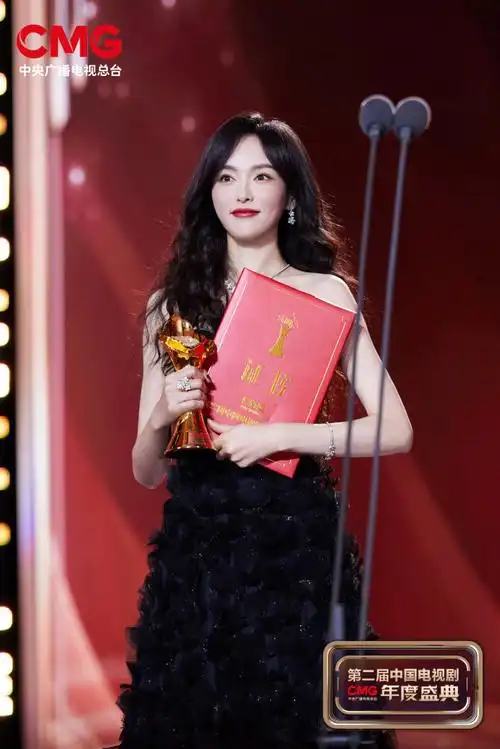 #唐嫣央视剧晚高光时刻##中国电视剧年度盛典#