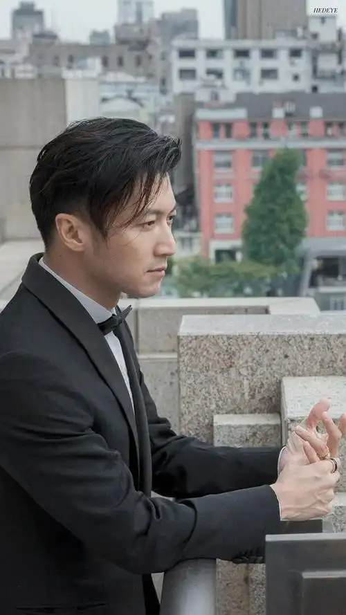 但谢霆锋本人一点都不帅气,毕竟年龄大了.