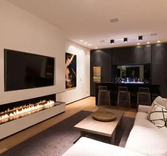 电视嵌入和壁炉结合,有烧氢气的,也有光影模拟的,还有可散热的,成本不