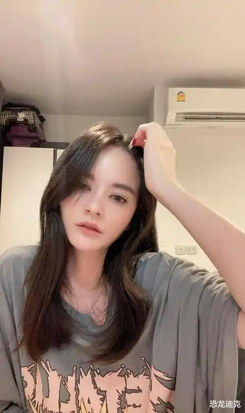 素人美女的日常生活照:甜美的笑容,清新阳光的模样格外养眼_女孩子