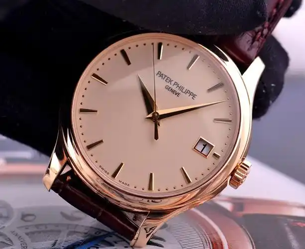 温润的奶油面经典耐看这是一款39毫米的奢华优雅的百达翡丽表,古香色