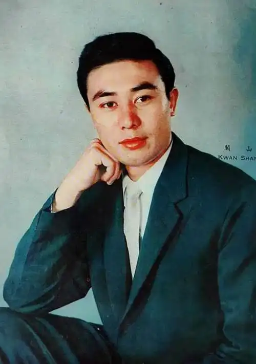 回顾关之琳父亲关山女儿28年不理他去世关之琳为他买400万墓地