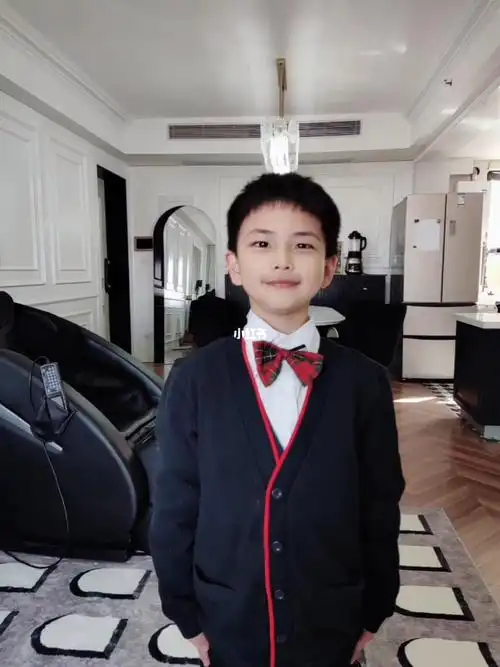 7岁熊孩子致敬为疫情防控做出贡献的所有人