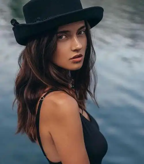 长相高级的美国小麦色女神 高挑身材令人赞叹