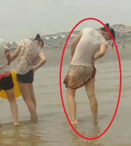 大姐进来也不敲门?吓死我了!