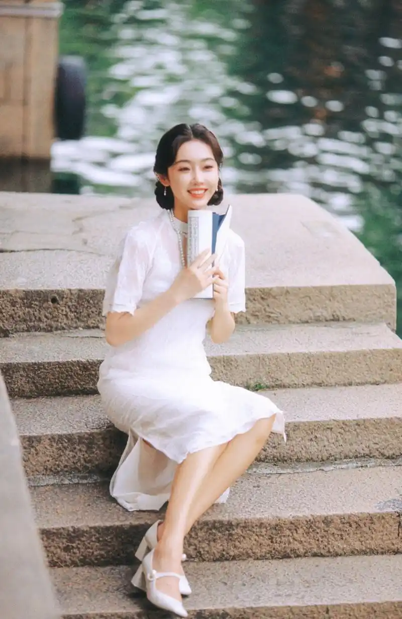 宣璐民国风写真大片,白色旗袍轻盈柔美