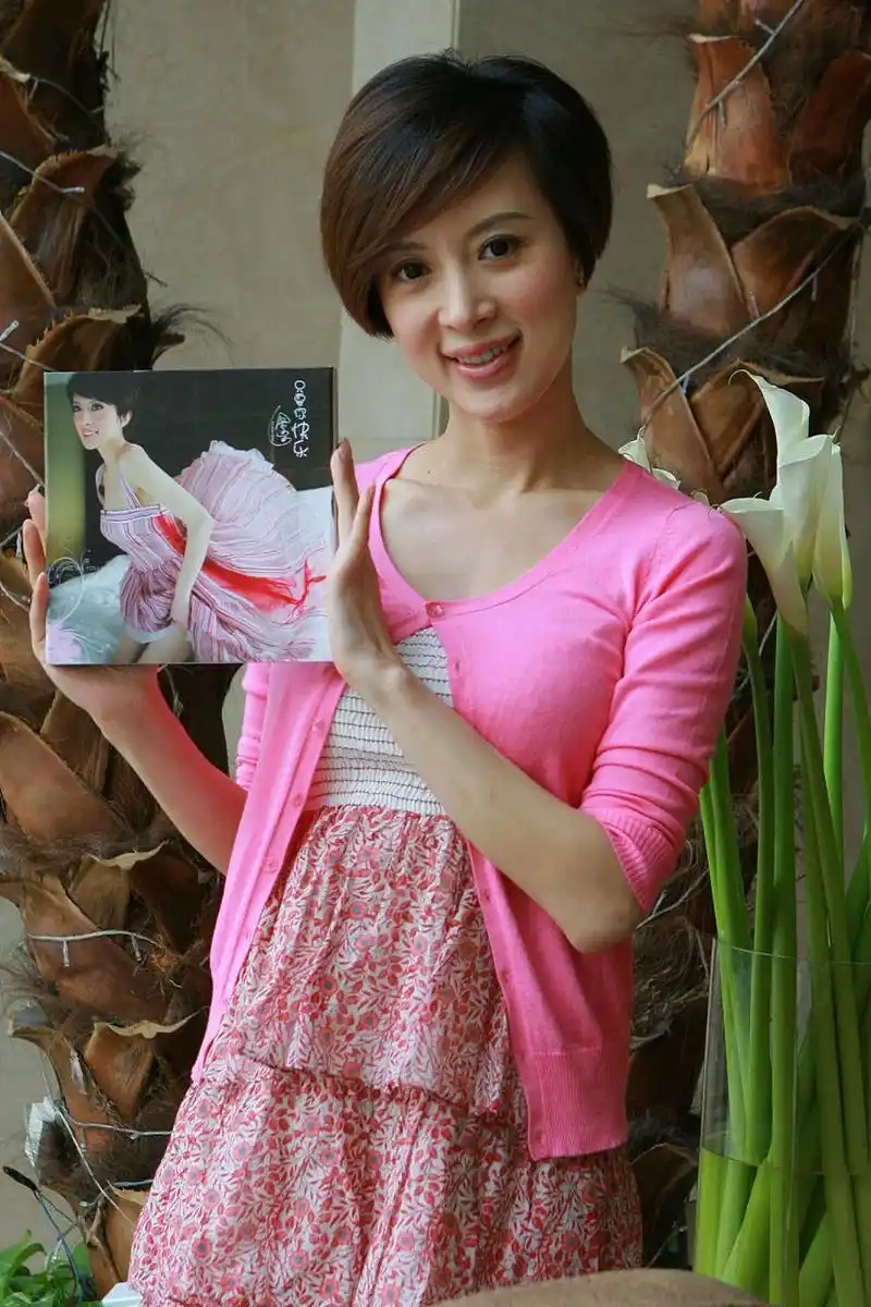 金巧巧是博纳影业总裁于冬的妻子,正宗的老板娘,而博纳影业是《无名》