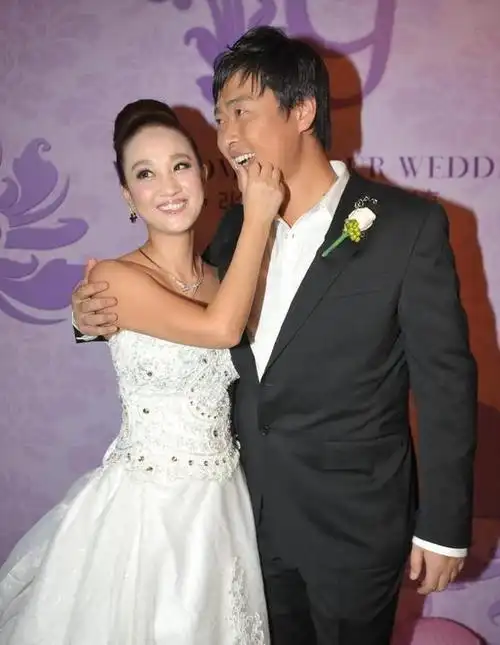 张桐的妻子关思婷,丈夫患病她不离不弃,虽无子女但生活幸福甜蜜|演员